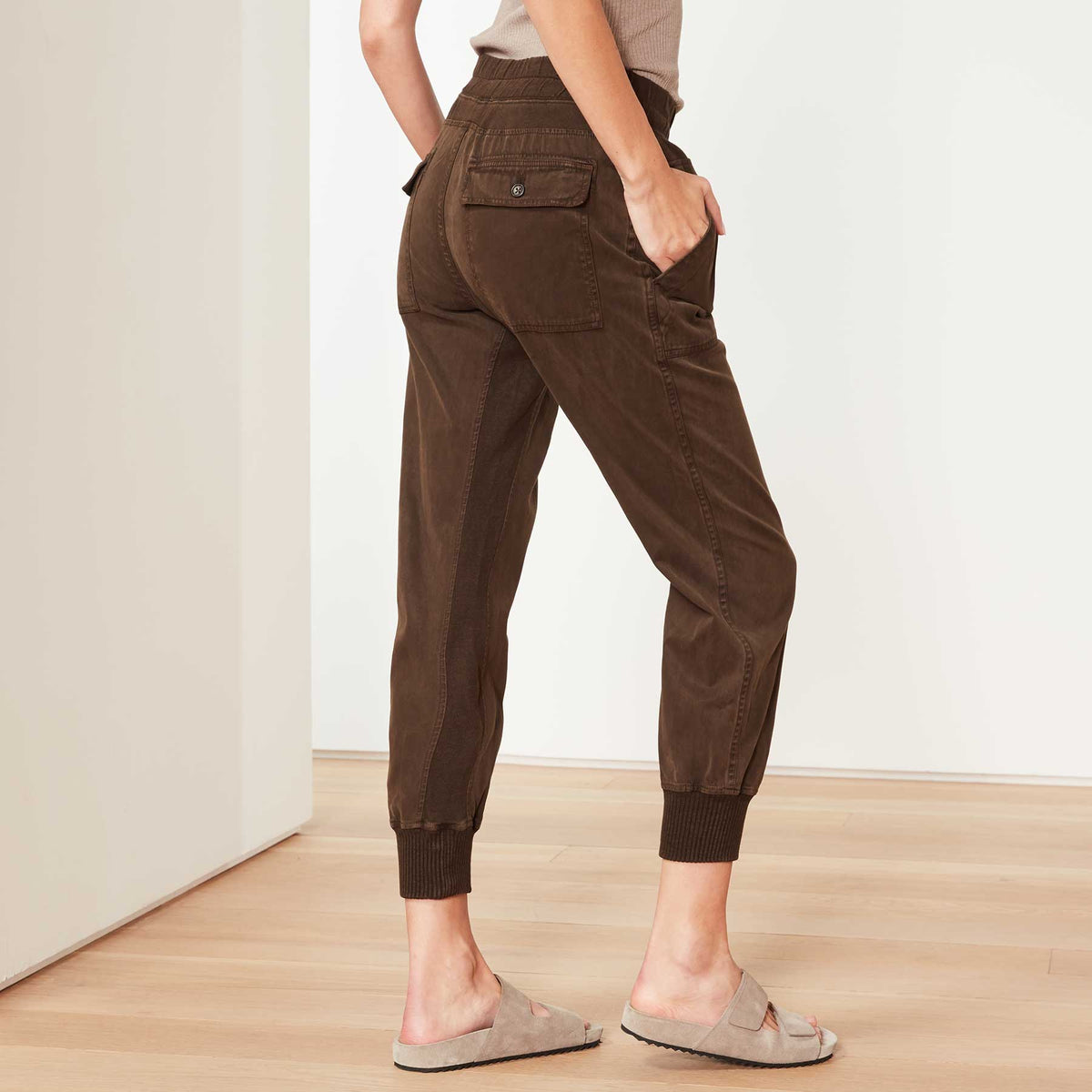 Mixed Media Pant In Black Olive Pigment | James Perse Los Angeles