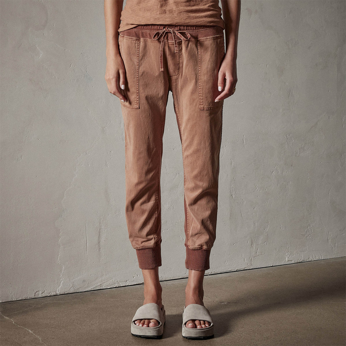 Mixed Media Pant in Nutmeg Pigment | James Perse Los Angeles