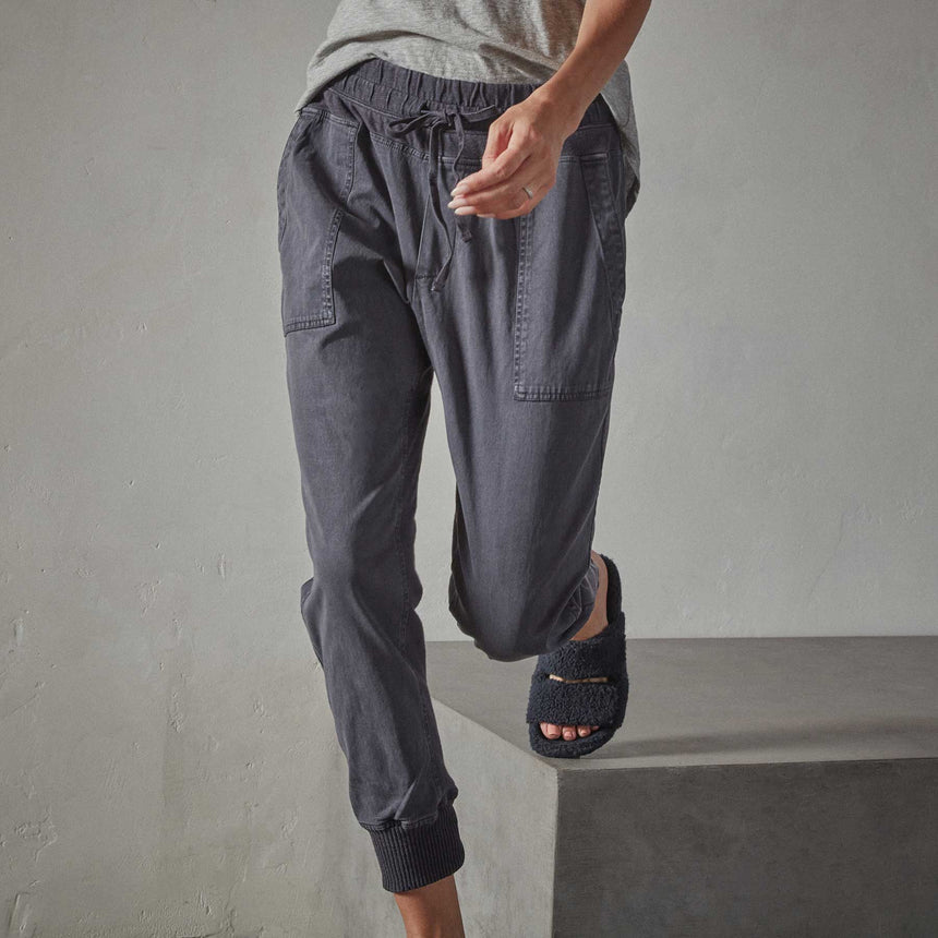 Mixed Media Pant in Titan Pigment | James Perse Los Angeles