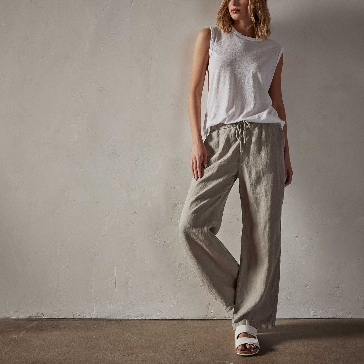 Lightweight Linen Pant in Silt Pigment | James Perse Los Angeles 