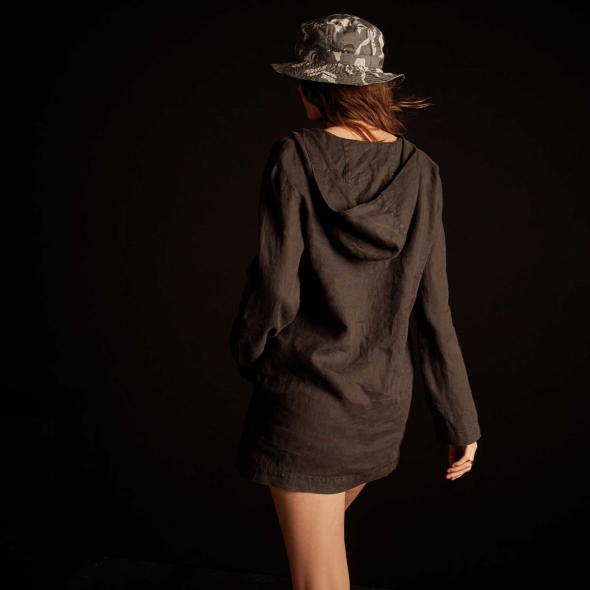 Lightweight Linen Hooded Tunic - Magma Pigment | James Perse Los Angeles