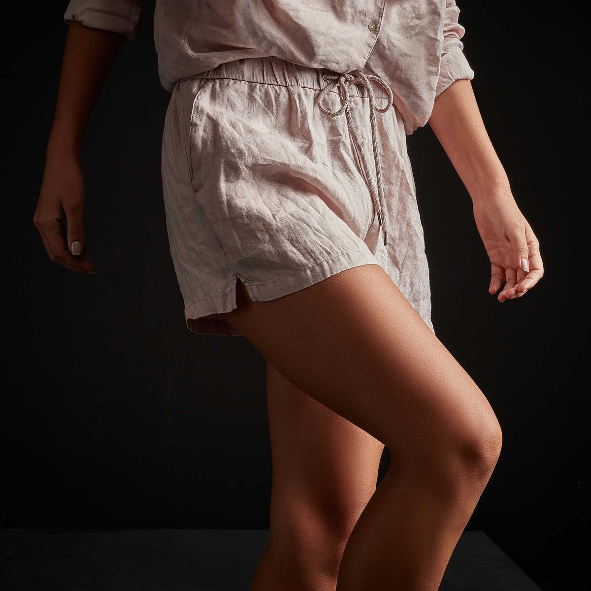 Lightweight Linen Short - Resin Pigment | James Perse Los Angeles
