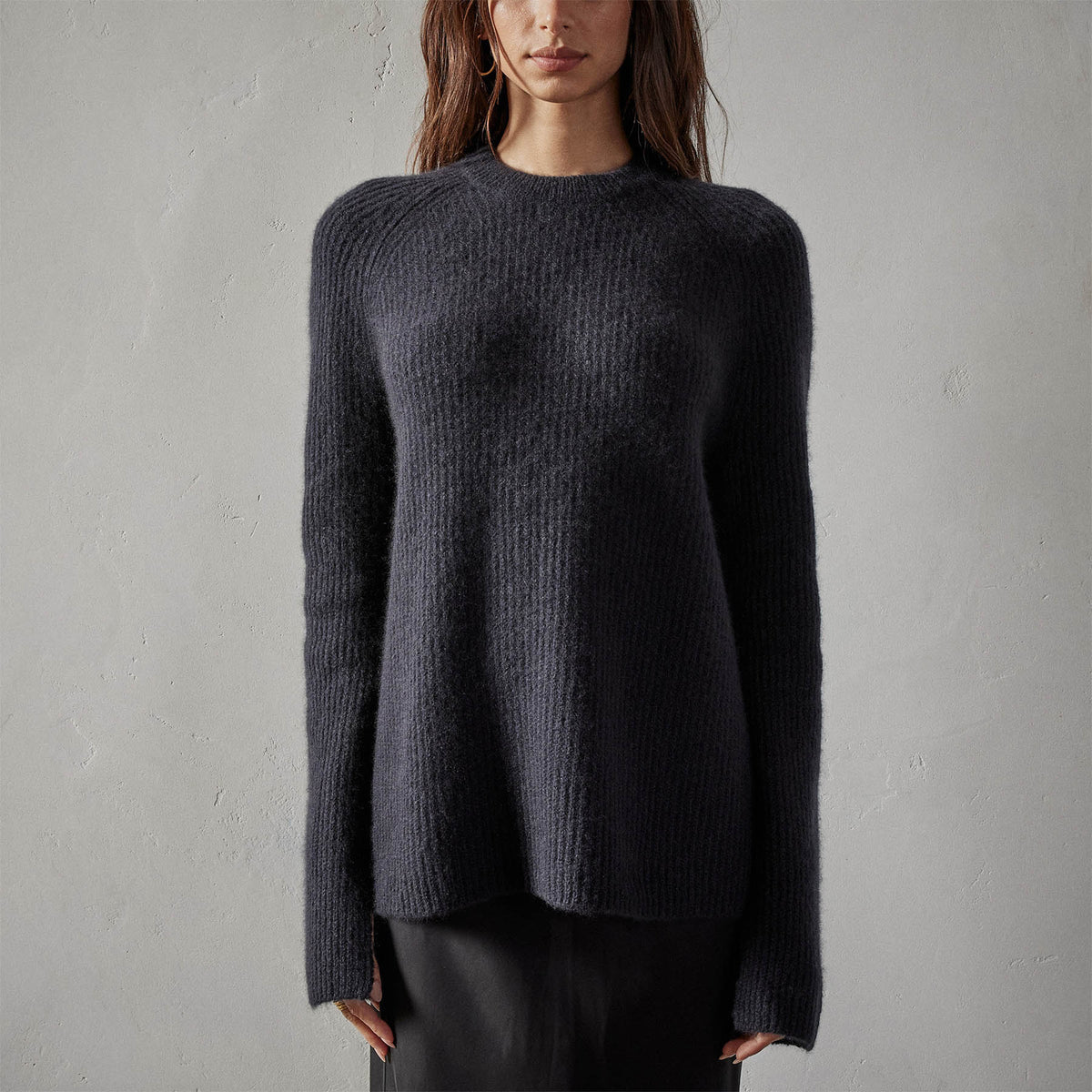 Rib Raglan Crew Sweater in Black | James Perse Los Angeles