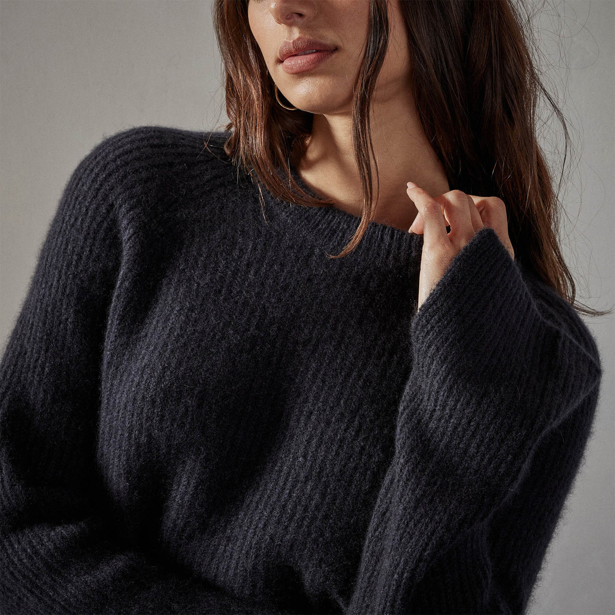 Rib Raglan Crew Sweater in Black | James Perse Los Angeles