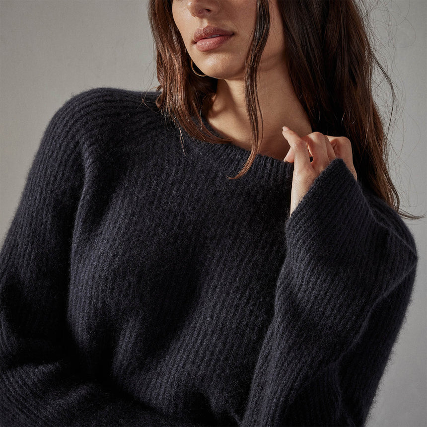 Rib Raglan Crew Sweater in Black | James Perse Los Angeles