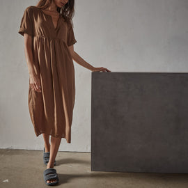 Saddle Shoulder Open Front Dress in Acorn | James Perse Los Angeles