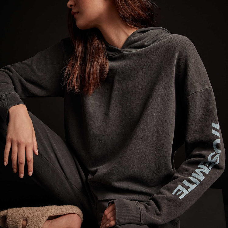 Y/OSEMITE Graphic Pullover Hoody - Carbon Pigment/Calistoga | James Perse Los Angeles