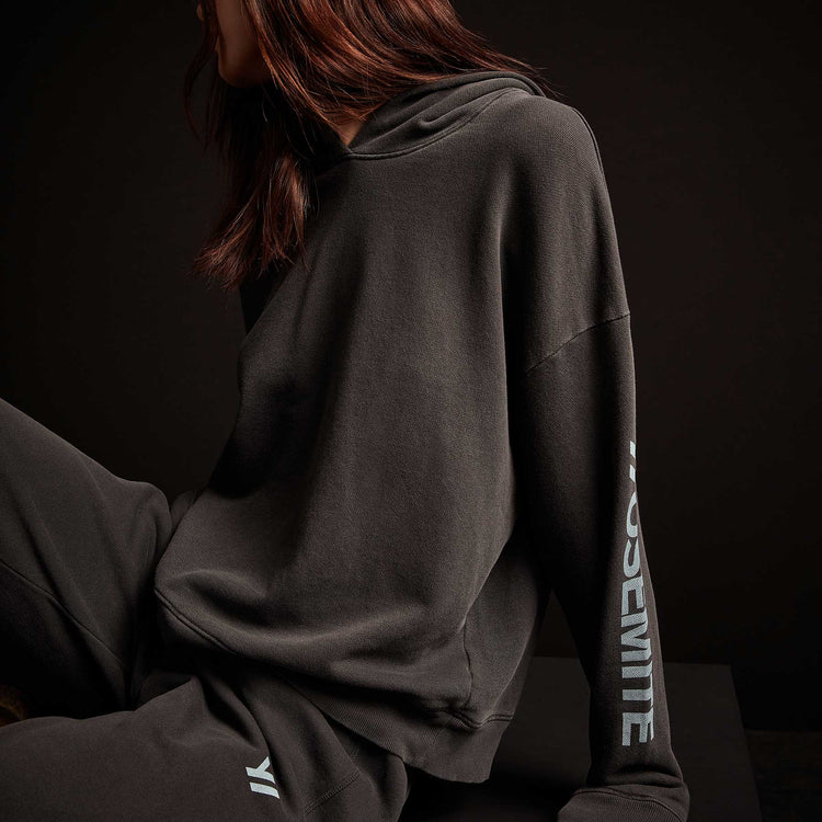 Y/OSEMITE Graphic Pullover Hoody - Carbon Pigment/Calistoga | James Perse Los Angeles