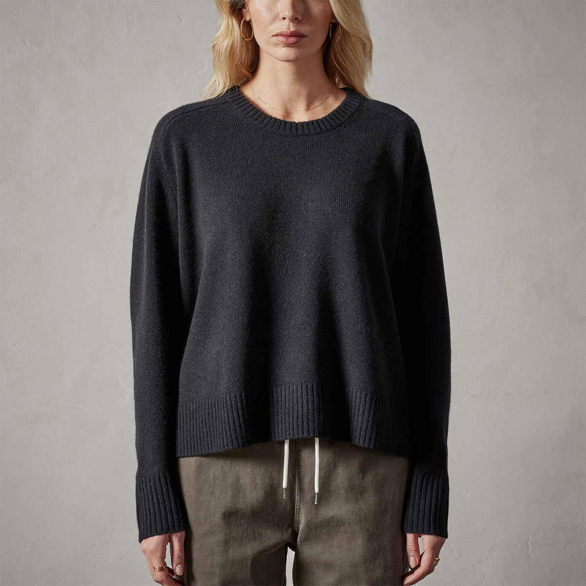 Recycled Cashmere Crew Neck Sweater in Black | James Perse Los Angeles 