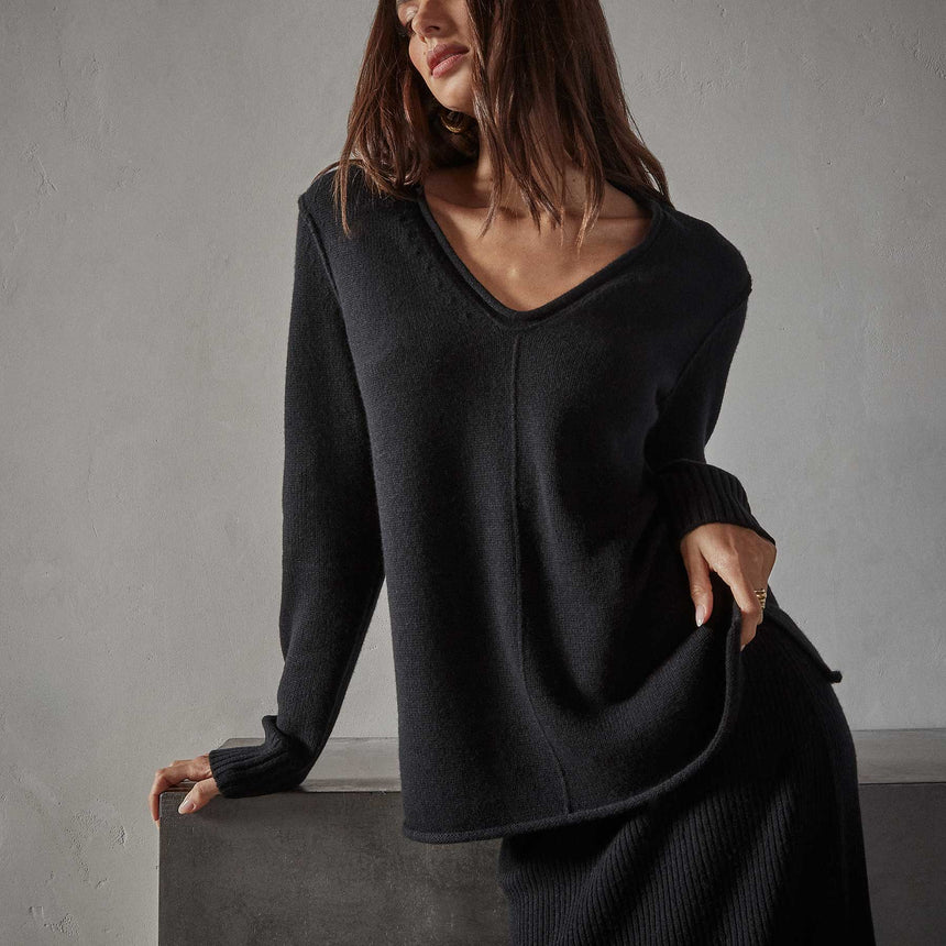 Recycled Cashmere Seamed V Neck in Black | James Perse Los Angeles