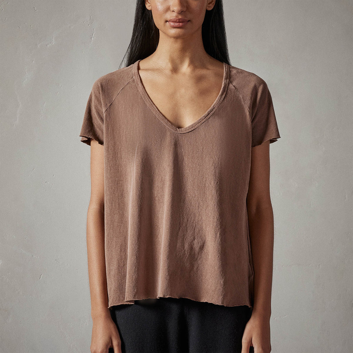 Recycled Brushed Jersey Soft V Raglan Tee in Malt Pigment | James Perse Los Angeles