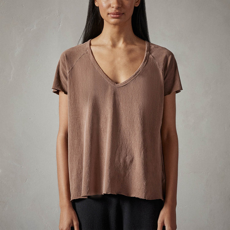 Recycled Brushed Jersey Soft V Raglan Tee in Malt Pigment | James Perse Los Angeles