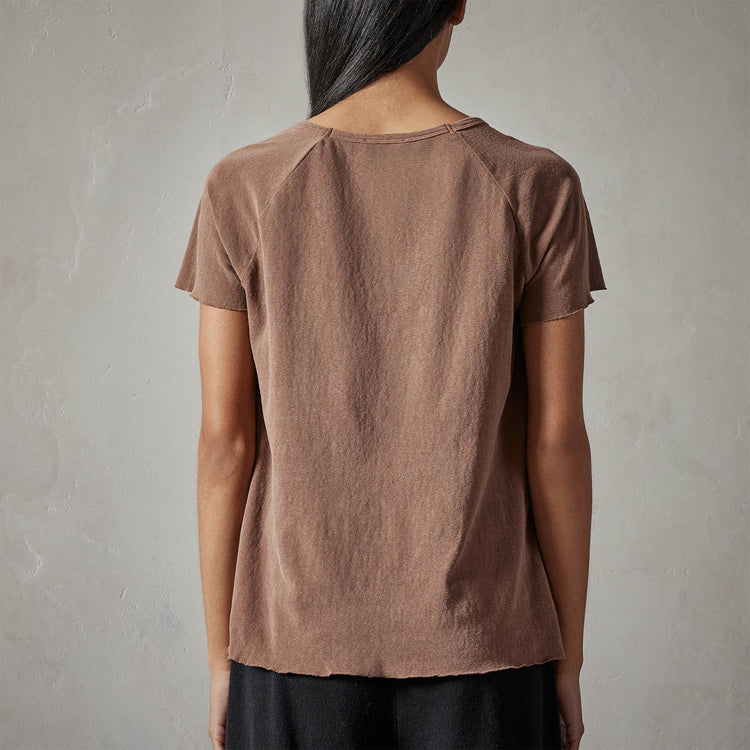 Recycled Brushed Jersey Soft V Raglan Tee in Malt Pigment | James Perse Los Angeles