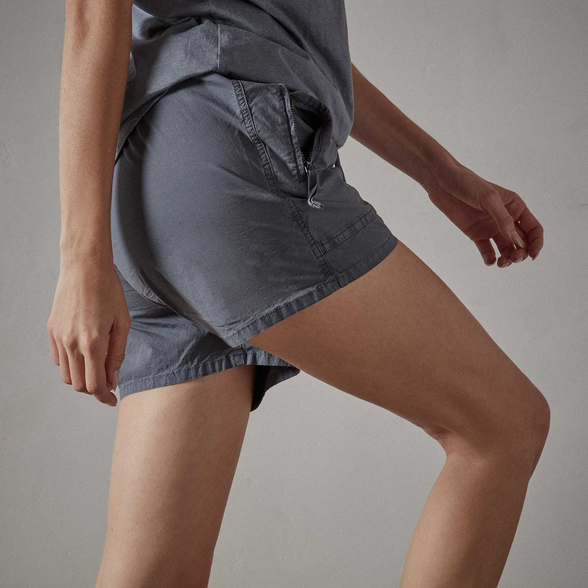 Zip Pocket Utility Short - Gravel Pigment | James Perse Los Angeles