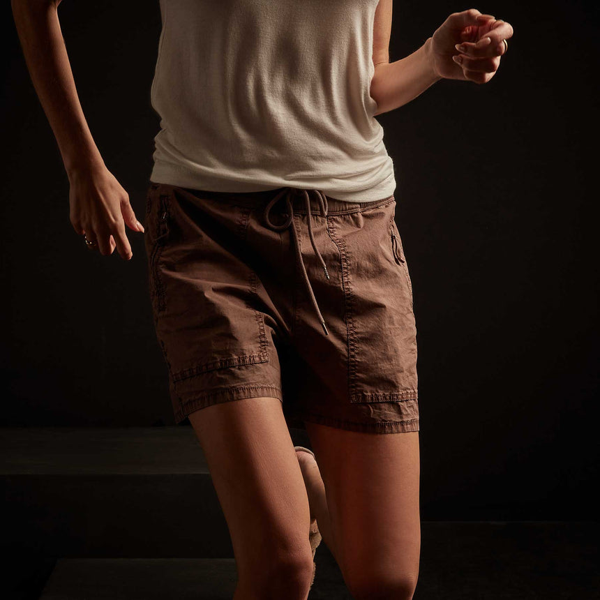 Zip Pocket Utility Short - Malt Pigment | James Perse Los Angeles