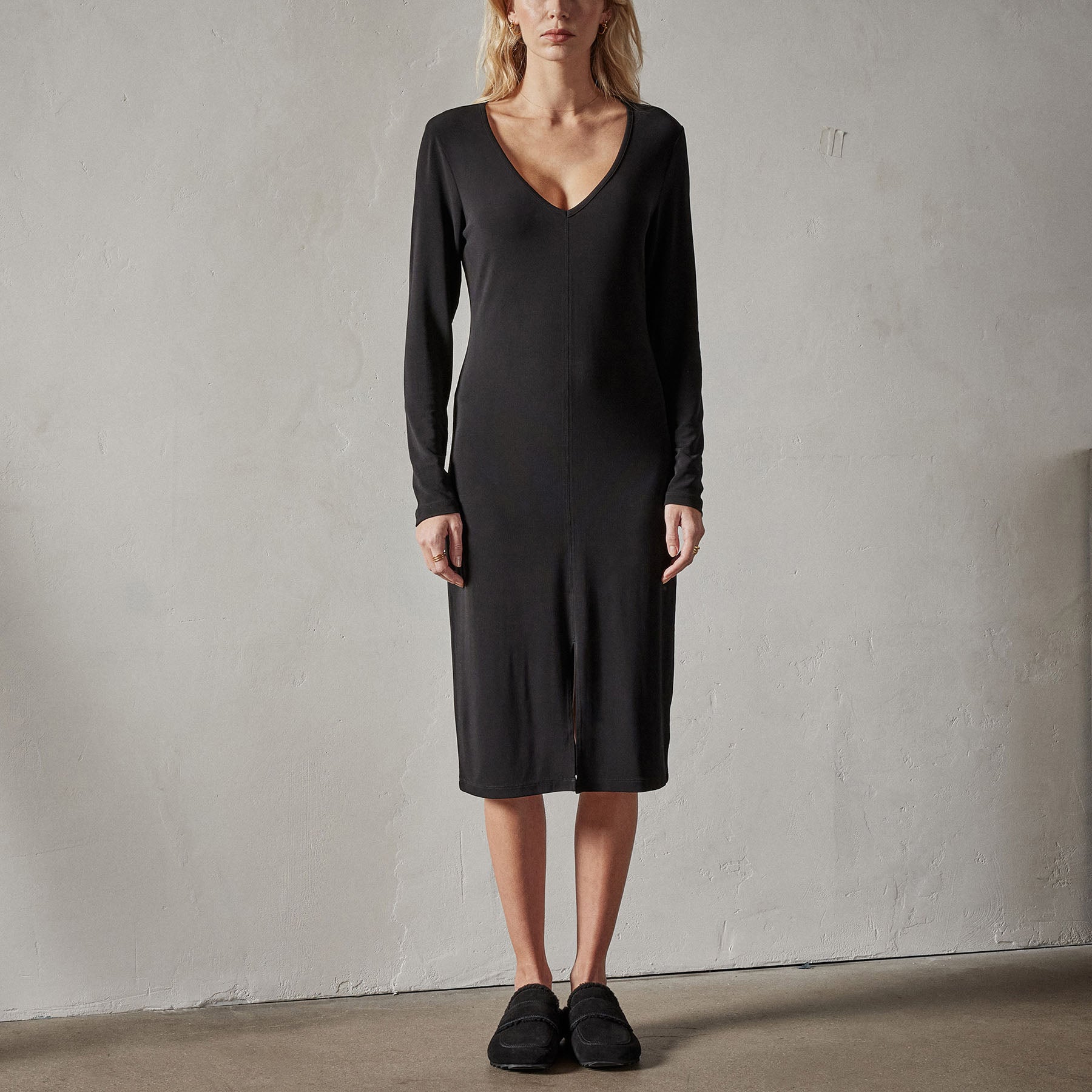Split V Nk Jersey Shift Dress in Black | James Perse Los Angeles 