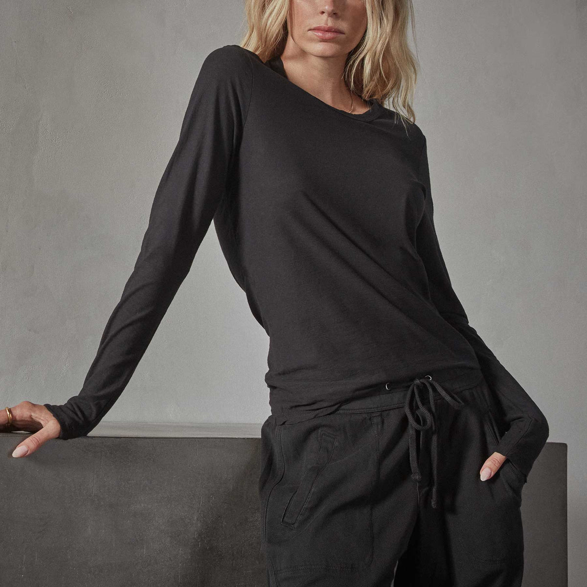 Sheer Slub Long Sleeve Crew - Black | James Perse Los Angeles