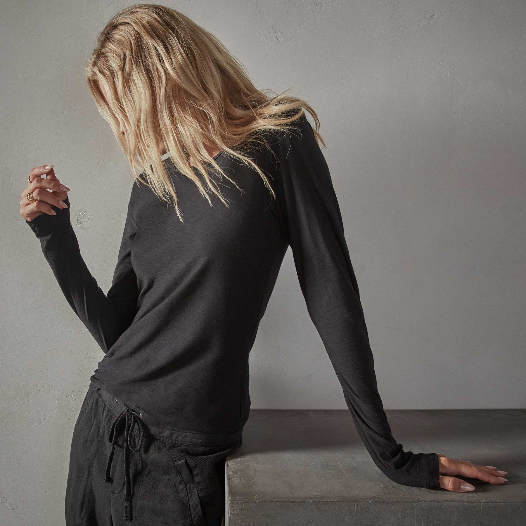 Sheer Slub Long Sleeve Crew - Black | James Perse Los Angeles