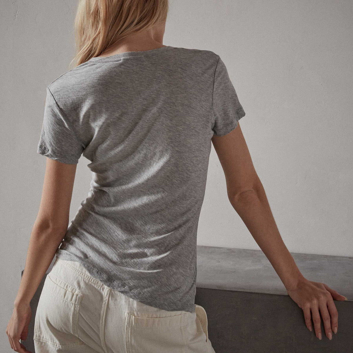 Sheer Slub Casual V Neck - Heather Grey | James Perse Los Angeles