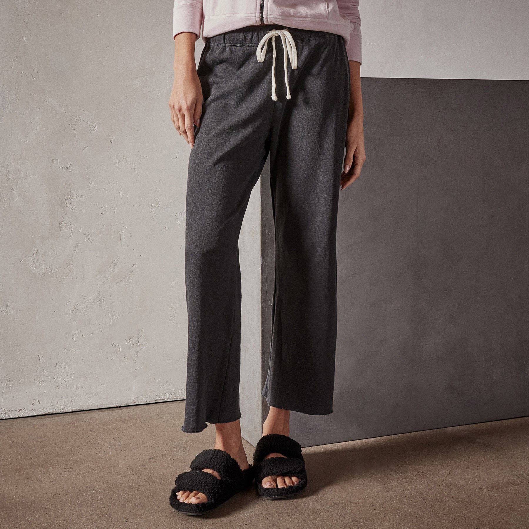 パンツ JAMES PERSE WIDE-LEG SWEATPANT IN FRENCH TERRY Vintage French Terry Cutoff Sweatpant - Carbon Pigment